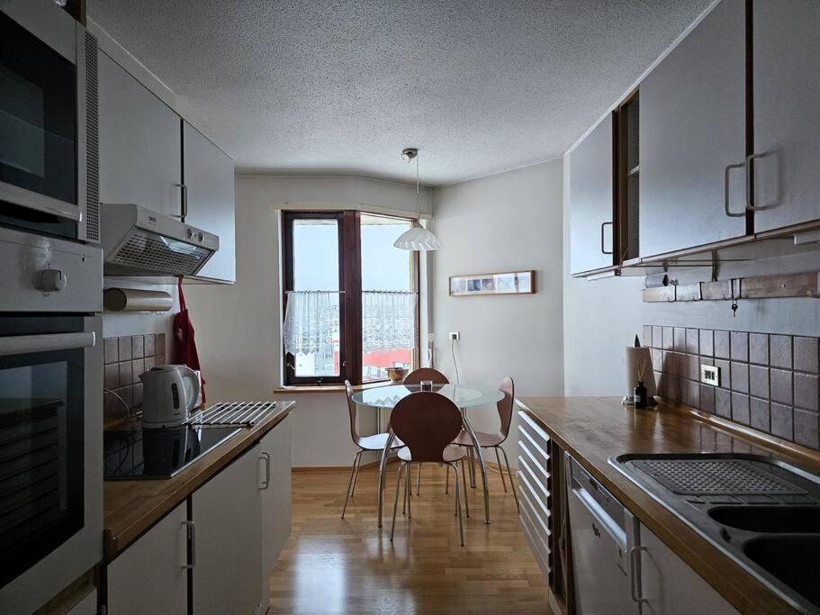 GarthabaerFamily Penthouse With Great Viewアパートメント エクステリア 写真